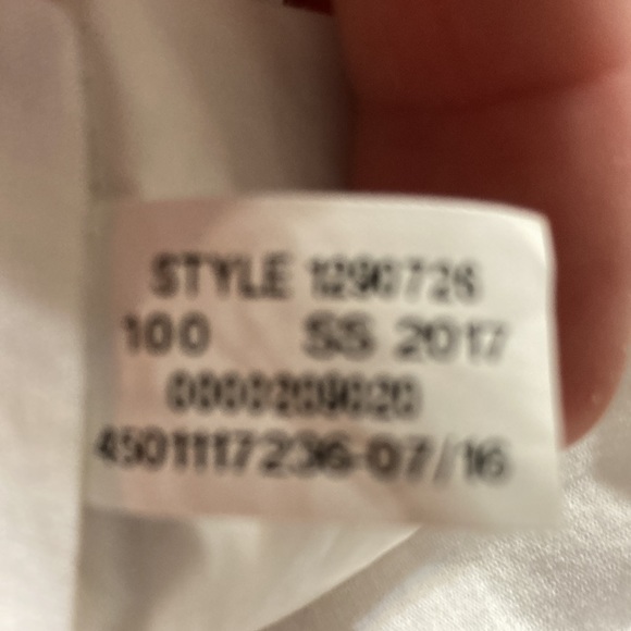 Medium loose fit (used) short sleeve under Armour t shirt - Picture 8 of 8